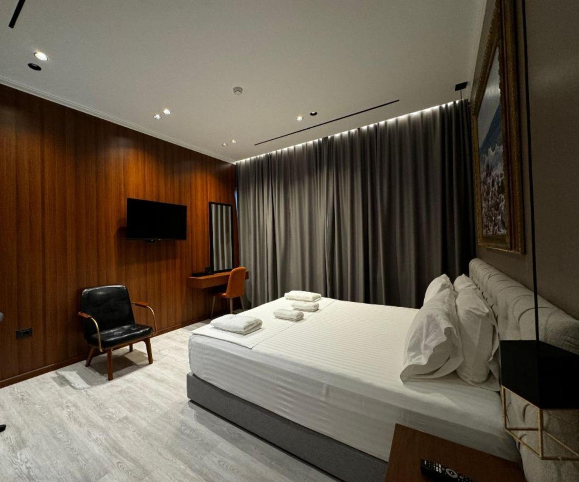 Area Hotel Ксамил Экстерьер фото